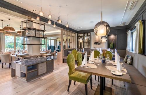 Murnau am Staffelsee Hotel | Delightful Alpenhof Murnau: 5-Star Retreat with Spa & Pool