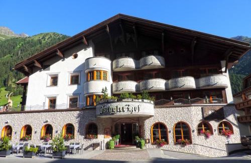 Ischgl Hotel | Pet-Friendly Alpenhotel Ischglerhof: A 4-Star Retreat