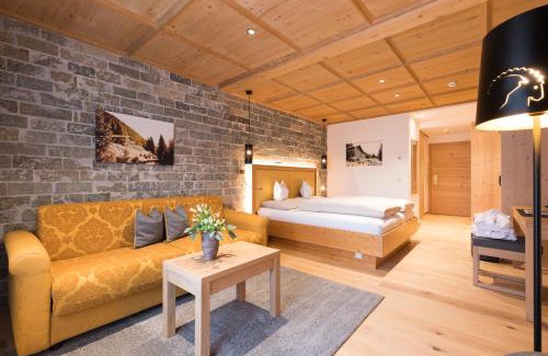 Ischgl Hotel | Pet-Friendly Alpenhotel Ischglerhof: A 4-Star Retreat