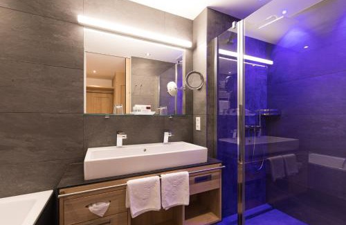 Ischgl Hotel | Pet-Friendly Alpenhotel Ischglerhof: A 4-Star Retreat