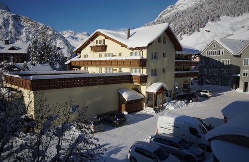 Andermatt Hotel | Family-Friendly Alpenhotel Schlüssel with Top Guest Ratings