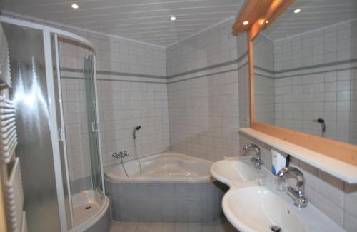 Lesachtal House | Experience Alpenhotel Wanderniki: Pet-Friendly Oceanfront Retreat
