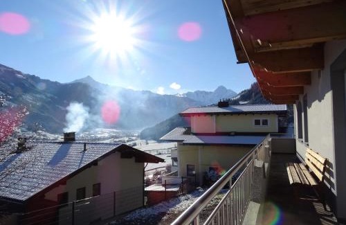 Hippach Apartment | Cozy Alpenjuwel by PiaundDirk: Family-Friendly Getaway