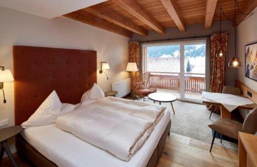 Zoeblen House | Alpenjuwel Rohnenspitze: Family-Friendly Getaway with Breakfast
