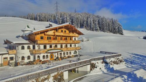 Gerlosberg House | Pet-Friendly Alpenkönig: 4-Star Rated with Family Amenities
