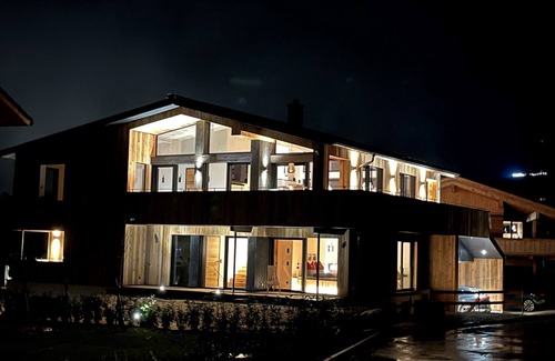 Unterschonau Apartment | Discover Alpenlodges Chalet Wildeiche with Spa and Terrace