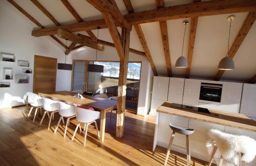 Moosen Ski Chalet | Discover Alpenloft: Family-Friendly 4-Star Retreat