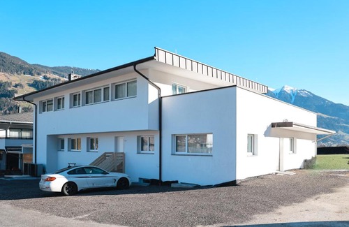 Schlitters Apartment | Charming AlpenLuxus' MARIAS Zillertalblick with Roof Terrace