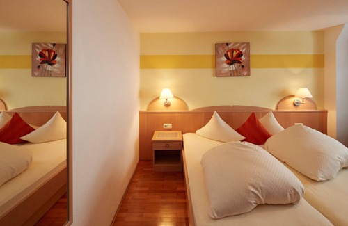 Pinswang Bed & Breakfast | Inviting Alpenmotel Säuling: Family-Friendly with Breakfast
