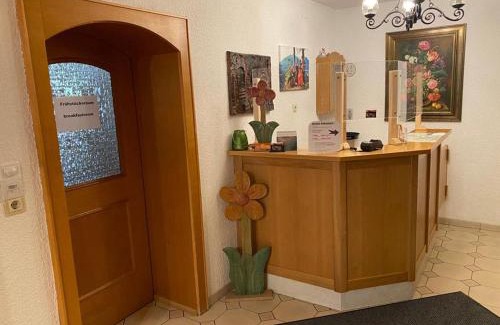 Pinswang Bed & Breakfast | Oceanfront Comfort at Alpenmotel Säuling - Guest Rated 8.2