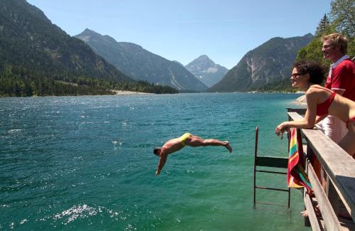 Pinswang Bed & Breakfast | Oceanfront Comfort at Alpenmotel Säuling - Guest Rated 8.2