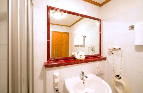 Seefeld in Tirol Hotel | Experience Alpenpark Resort Superior: Pet-Friendly Retreat
