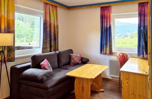 Bad Gastein Cottage | Scenic Alpenpension GASTEIN: Double Room with Mountain View