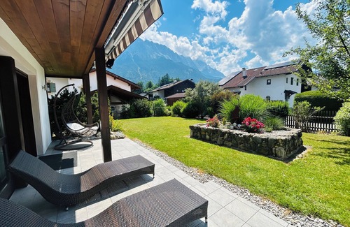 Untergrainau House | Alpenperle: Dream Alpine Retreat with Panoramic Views