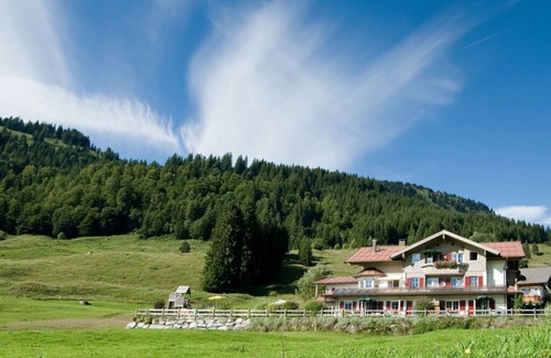 Balderschwang House | Alpenrösle: Ideal Family Retreat with Spa and Breakfast