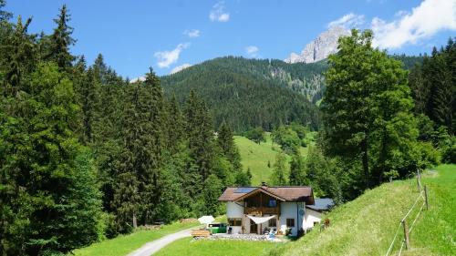 Werfenweng House | Discover AlpenSportChalet: Pet-Friendly Oceanfront Retreat