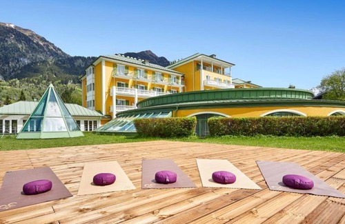 Bad Hofgastein House | Experience Comfort at The Alpenhaus Gasteinertal with Balcony