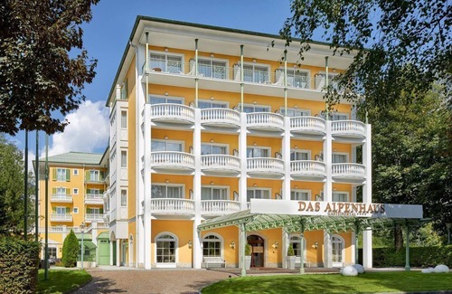 Bad Hofgastein House | Experience Comfort at The Alpenhaus Gasteinertal with Balcony