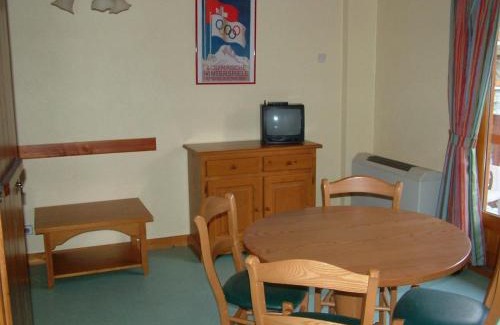 Pralognan-la-Vanoise Apartment | Budget-Friendly Alpes Roc: Family and Accessible Stays