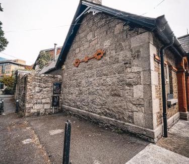Ballsbridge Apartment | Discover Alpha Cottage: Your Ideal Getaway Awaits