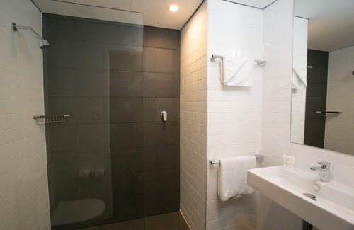 Eastern Creek Hotel | Discover Alpha Hotel Eastern Creek: 4-Star Comfort Awaits