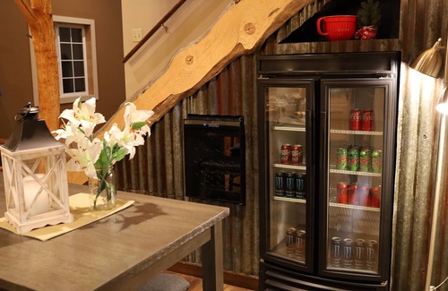 Adna House | Alpha Lodge: Perfect Family Retreat with Game Room Fun