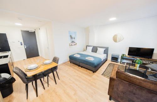 Kop van Zuid Apartment | Elegant Stays at The Hendrick - Family-Friendly Retreat
