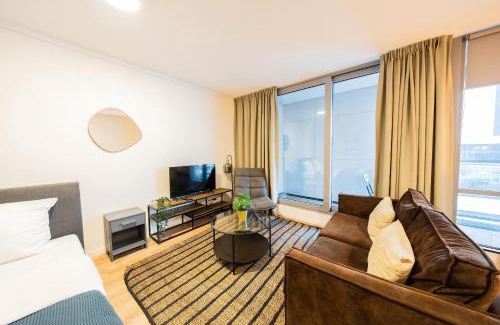 Kop van Zuid Apartment | Elegant Stays at The Hendrick - Family-Friendly Retreat