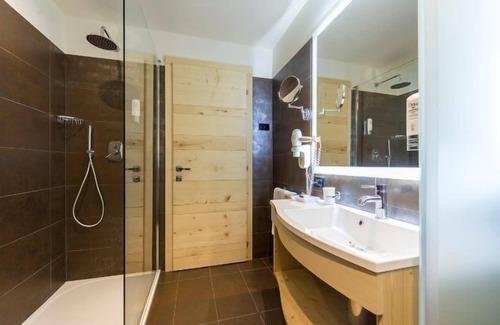 Dimaro Hotel | Discover AlpHoliday Dolomiti with Spa and Pool Access