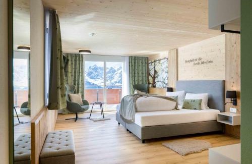 Buerglen Hotel | Scenic Alphotel Biel-Kinzig - Exclusive Cable Car Access!