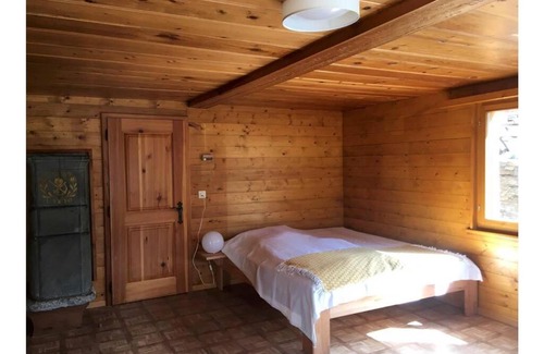Gasenried Apartment | Explore Alpia 26: Family-Friendly Retreat in Walliser House