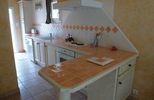 Maussane-les-Alpilles Apartment | Guest Rated 9.8 - ALPILLES Air-conditioned Studio with Pool