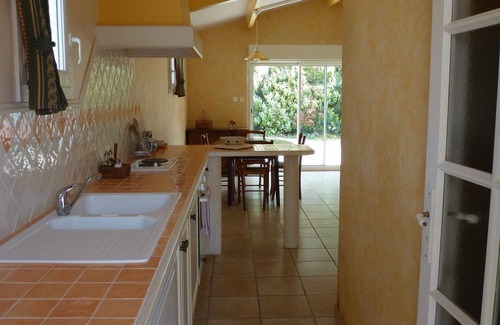 Maussane-les-Alpilles Apartment | Guest Rated 9.8 - ALPILLES Air-conditioned Studio with Pool