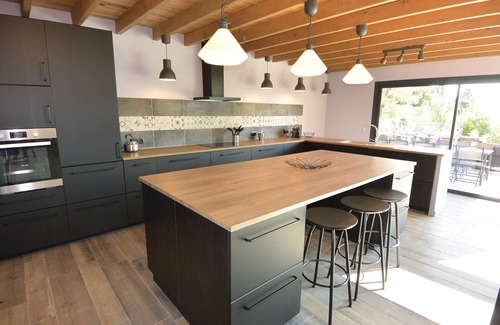 Plan-d'Orgon Villa | Explore Alpilles Luberon: Heated Pool & Ocean Views