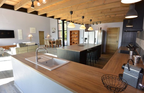 Plan-d'Orgon Villa | Explore Alpilles Luberon: Heated Pool & Ocean Views