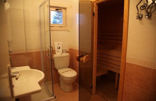 Borovets Hotel | Alpin Borovets: 4-Star Hotel with Pet-Friendly Amenities