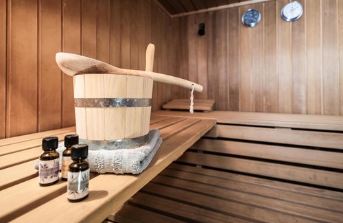 Bad Ischl House | Tranquil Alpin-Chalet in Bad Ischl: Sauna & Nature Retreat