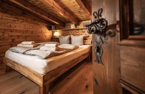 Bad Ischl House | Tranquil Alpin-Chalet in Bad Ischl: Sauna & Nature Retreat