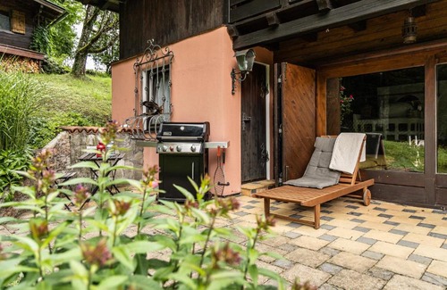 Bad Ischl House | Tranquil Alpin-Chalet in Bad Ischl: Sauna & Nature Retreat