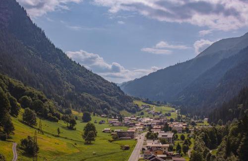 Klosterle Apartment | Experience Comfort at Alpin Chalet Kern – Guest Rated 9.8