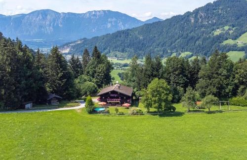 Woergl House | Discover Alpin Hideaway: Family-Friendly Pet Retreat