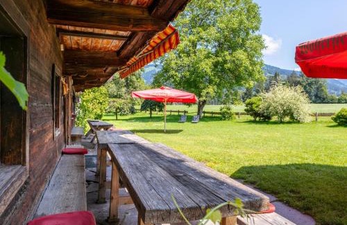 Woergl House | Discover Alpin Hideaway: Family-Friendly Pet Retreat