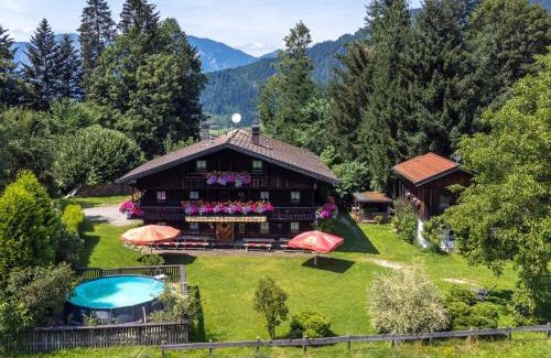 Woergl House | Discover Alpin Hideaway: Family-Friendly Pet Retreat