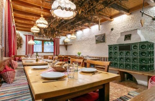 Woergl House | Discover Alpin Hideaway: Family-Friendly Pet Retreat