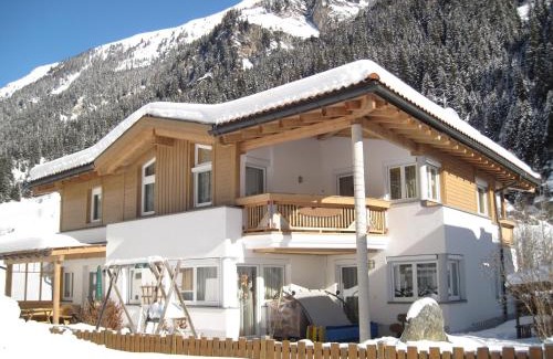 Sankt Leonhard im Pitztal Apartment | Top-Rated Alpina Appartement with Family-Friendly Amenities