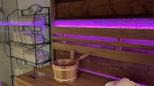 Schroecken Apartment | Alpina Appartements: Pet-Friendly Retreat with Hot Tub