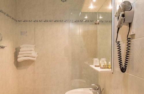 Aussois Hotel | Experience Comfort at Alpina Lodge Vanoise: Spa & Dining