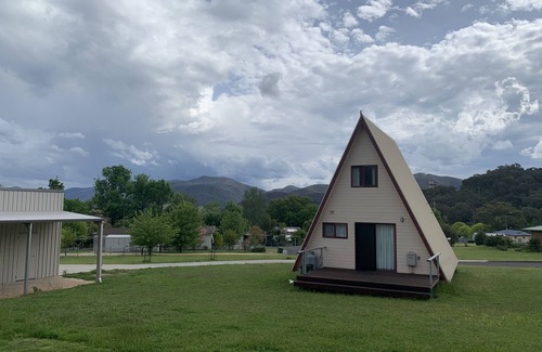 Khancoban House | Idyllic Alpine A Frame with Lake View and Family-Friendly Perks