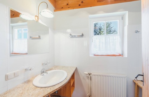 Bad Sankt Leonhard im Lavanttal Cabin | Cozy Alpine Cabin with Spa and Family-Friendly Amenities