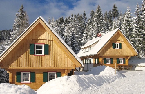 Bad Sankt Leonhard im Lavanttal Cabin | Cozy Alpine Cabin with Spa and Family-Friendly Amenities